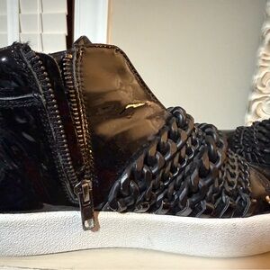 Kendall & Kylie Black and White Sneakers